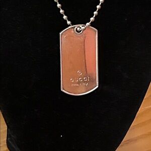 Gucci 925 silver dog tag on24”ball chain
Comes in Gucci black box with tissue